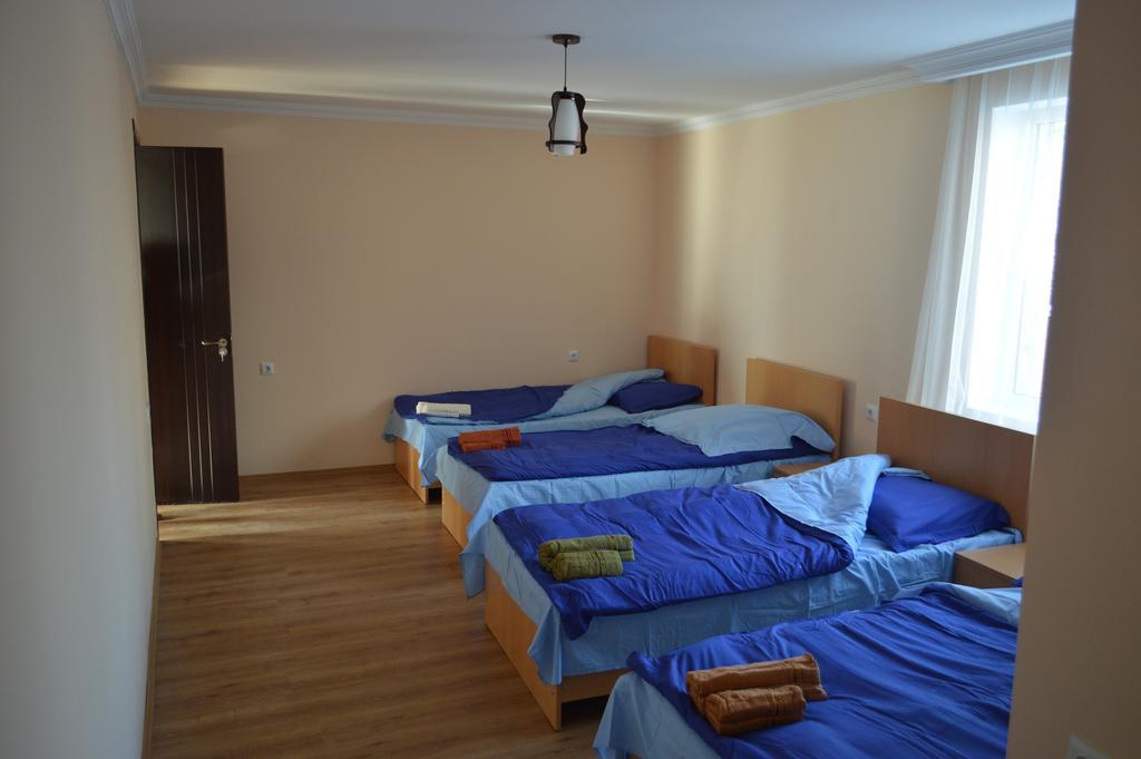 Guest House Qubi Kazbegi Exterior photo