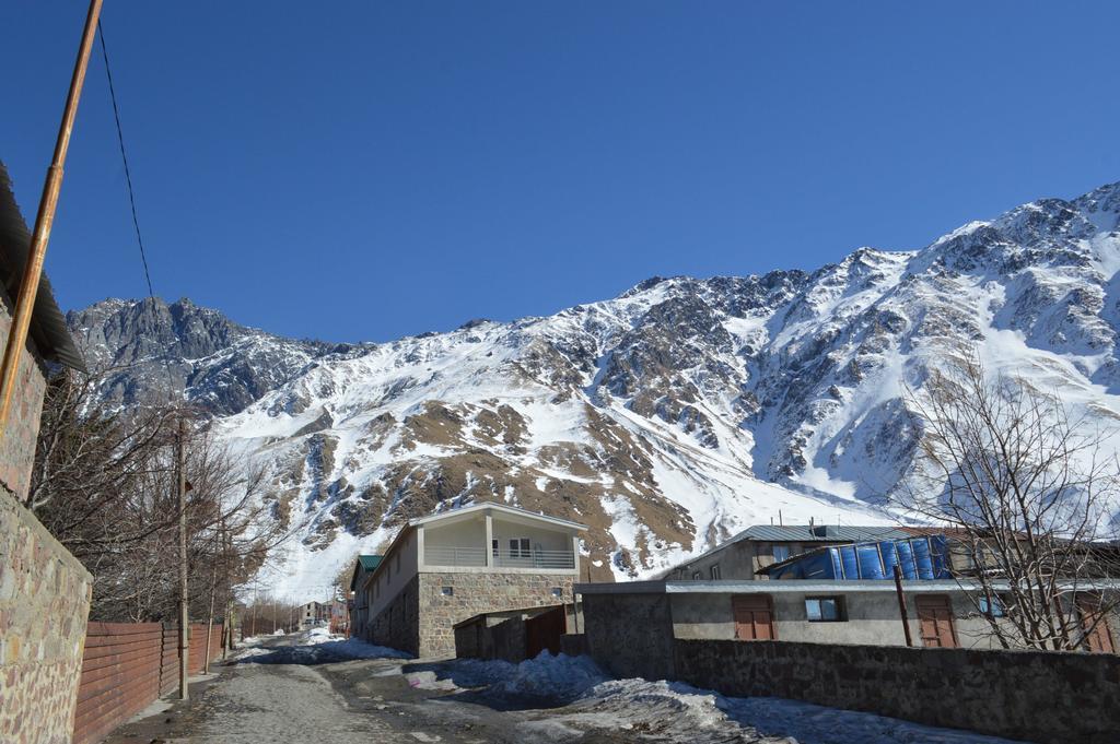 Guest House Qubi Kazbegi Exterior photo