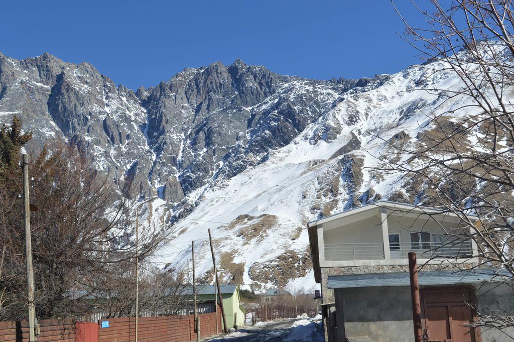Guest House Qubi Kazbegi Exterior photo