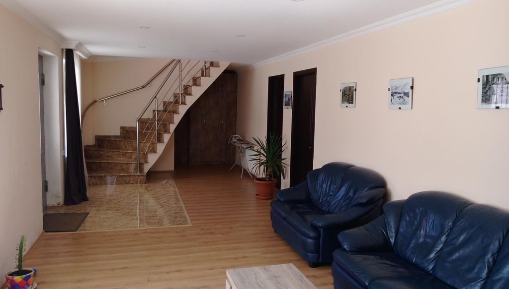 Guest House Qubi Kazbegi Exterior photo