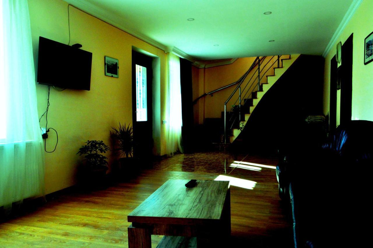 Guest House Qubi Kazbegi Exterior photo