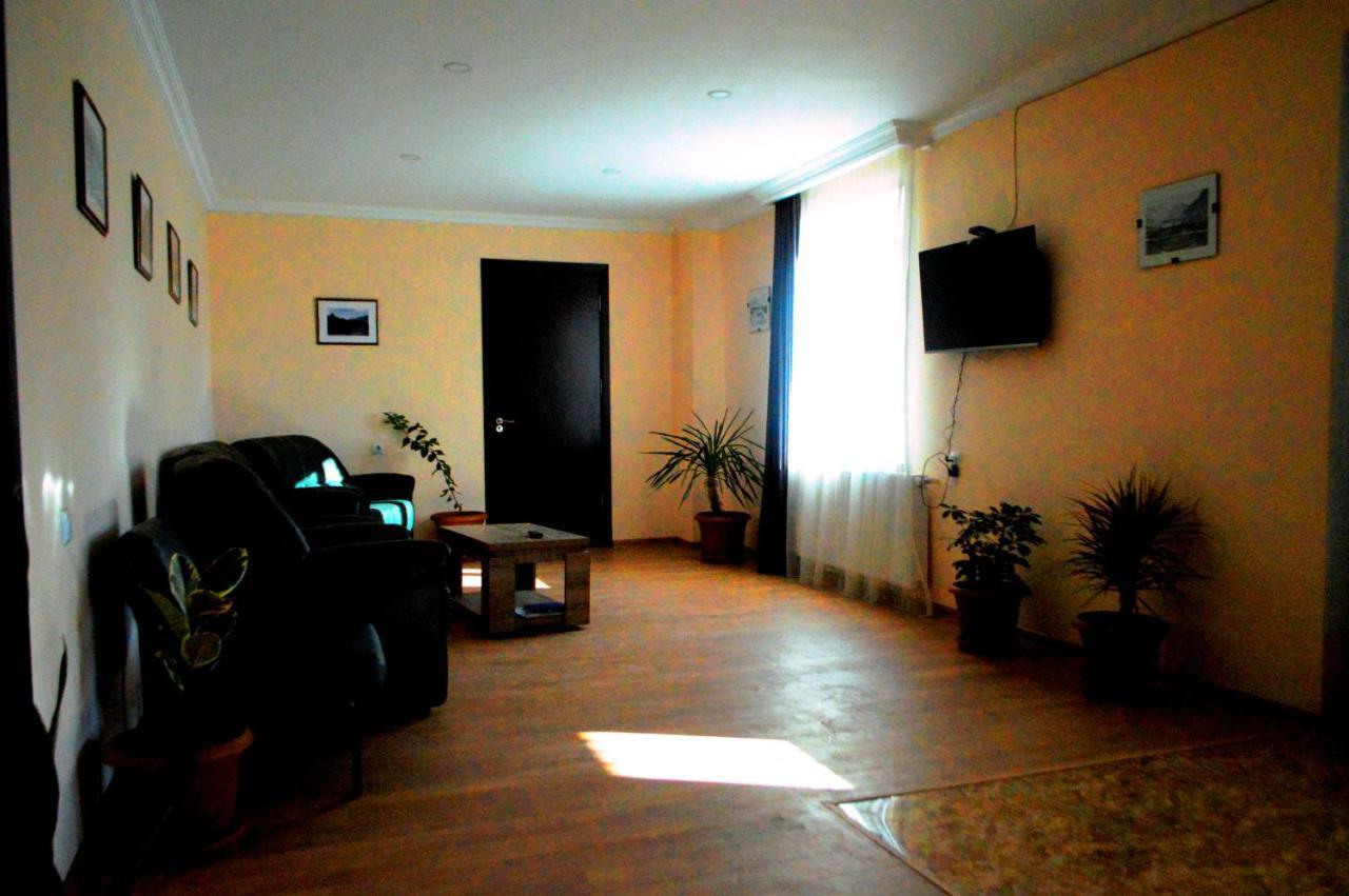Guest House Qubi Kazbegi Exterior photo